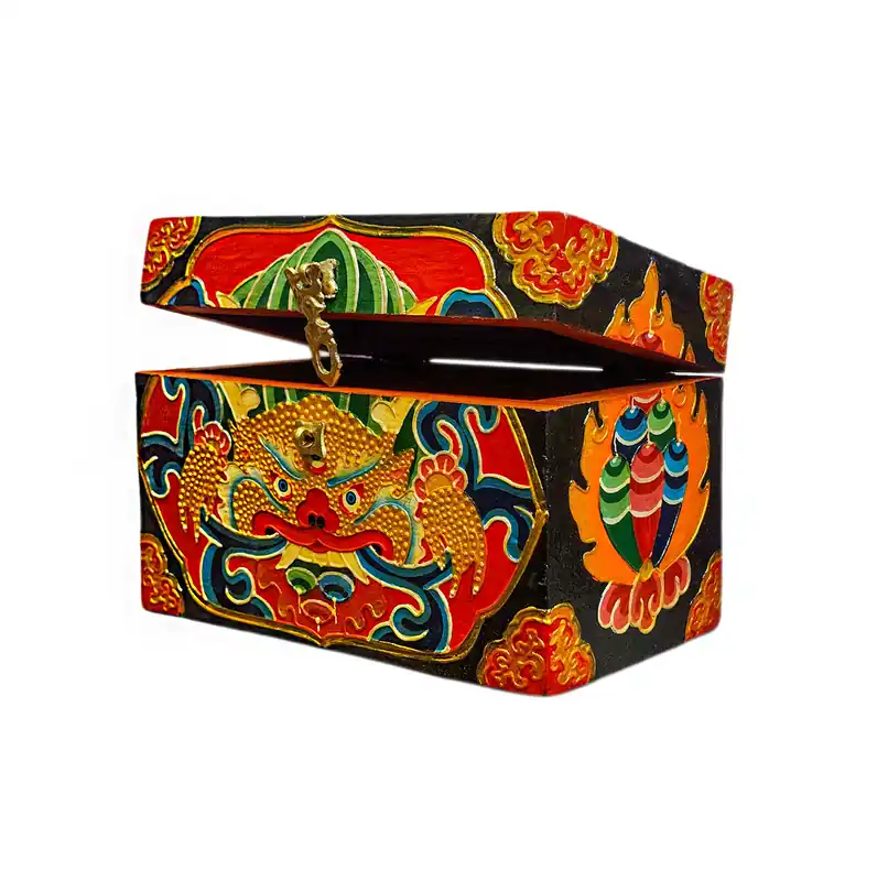 Boîte tibétaine en bois présentant des couleurs traditionnelles et le design Cheppu