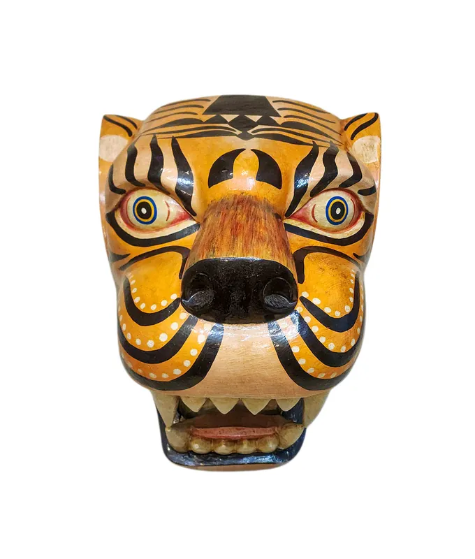 Masque en bois à tête de tigre du Vajrayana