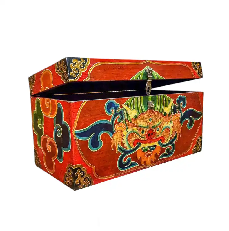 Coffre en bois tibétain dans le design traditionnel Cheppu