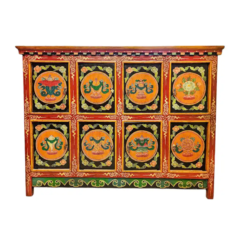 Cabinet en bois tibétain avec symboles d’Ashtamangala