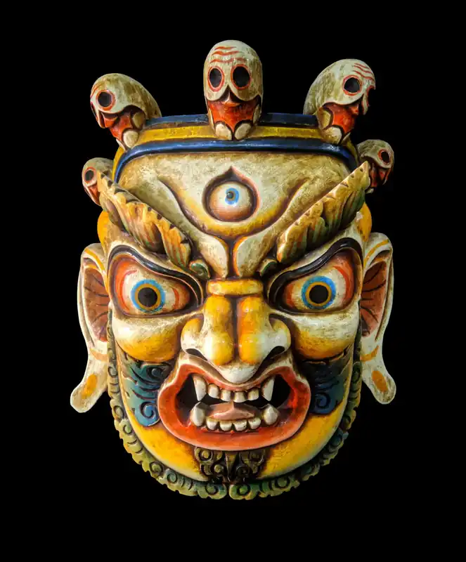 Masque en bois de Mahakala