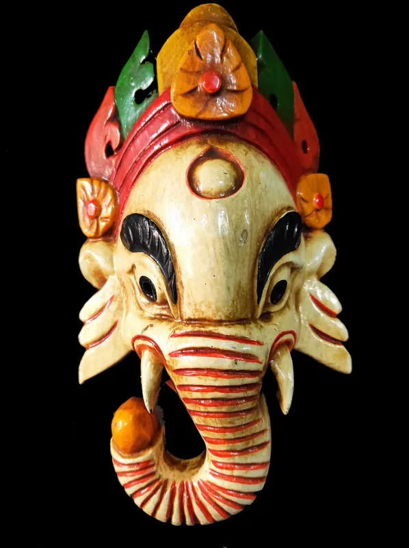 Masque en bois fait main de Ganesh