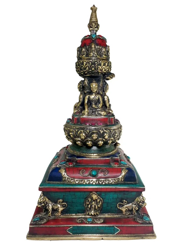 Stupa bouddhiste en pierre réelle