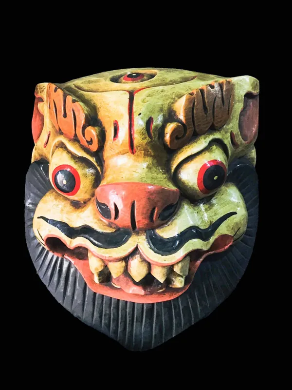 Masque en bois de dragon