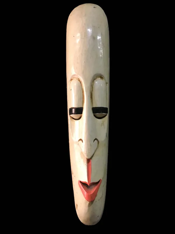 Masque de visage somalien peint en blanc