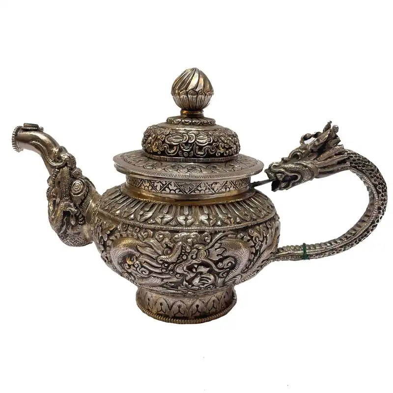 464 grammes de pot d’eau en argent sterling.