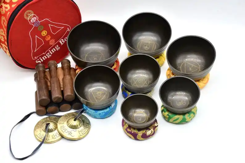 Ensemble de bol chantant et de tingsha pour les chakras