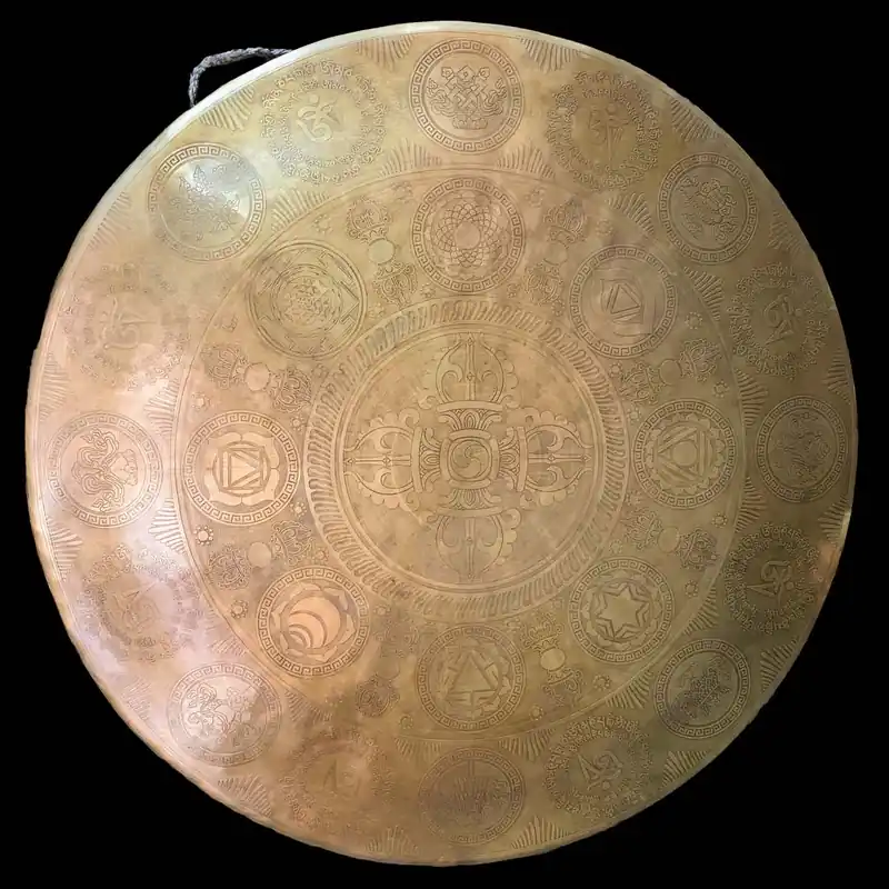 Gong sculpté des 8 symboles auspices