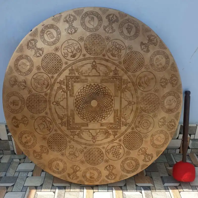 Symboles auspicieux Gong sculpté