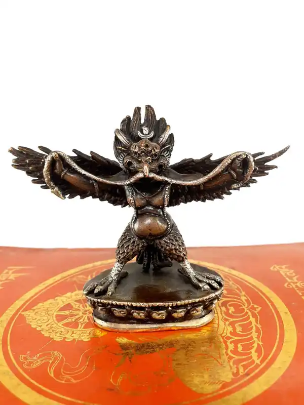 Statue bouddhiste de Garuda