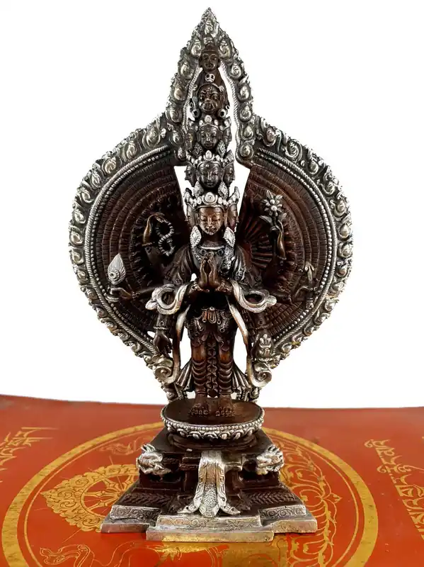 Statue bouddhiste de Sahasrabhuja Avalokitesvara