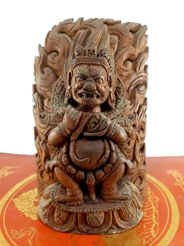Statue de Mahakala – en bois