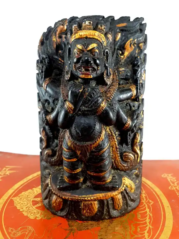 Statue bouddhiste de Mahakala – en bois
