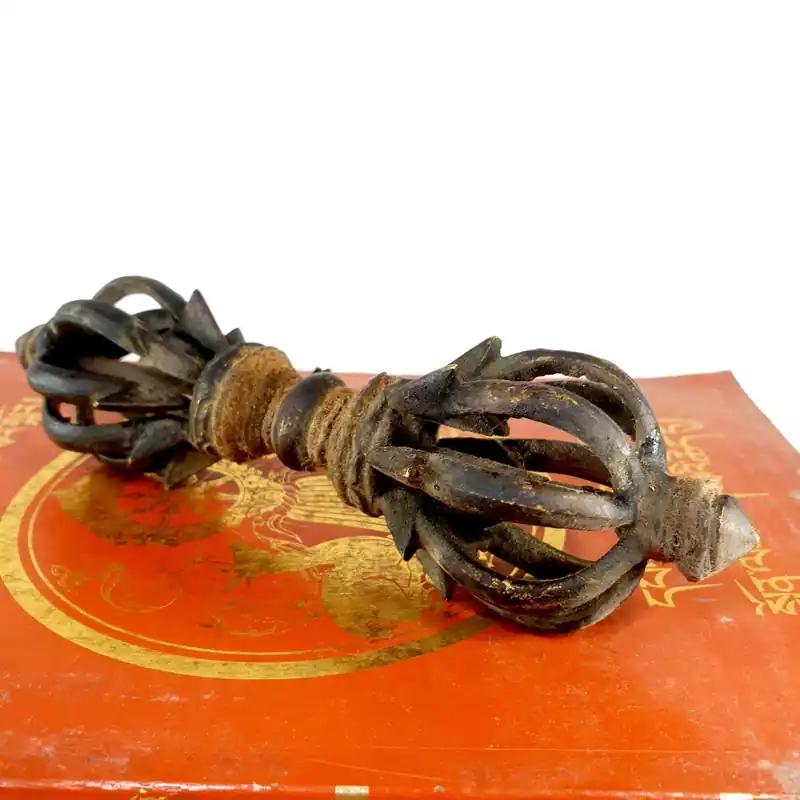 Finishing antique du Dorje Vajra
