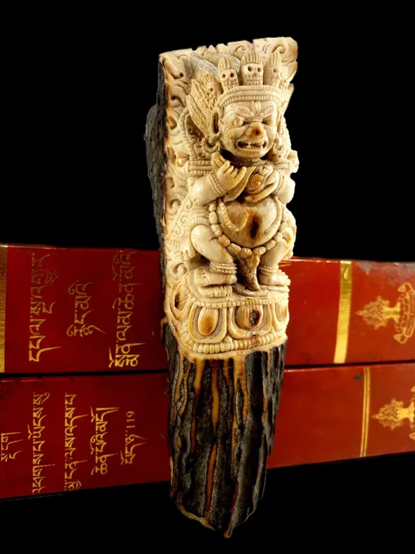 Mahakala bouddhiste sculpté en os de yak