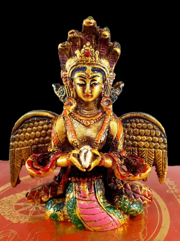 Statue de Naga Kanya