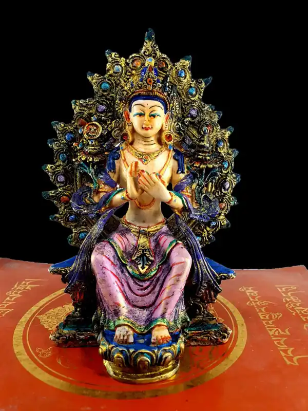 Statue rituelle de Maitreya Bouddha