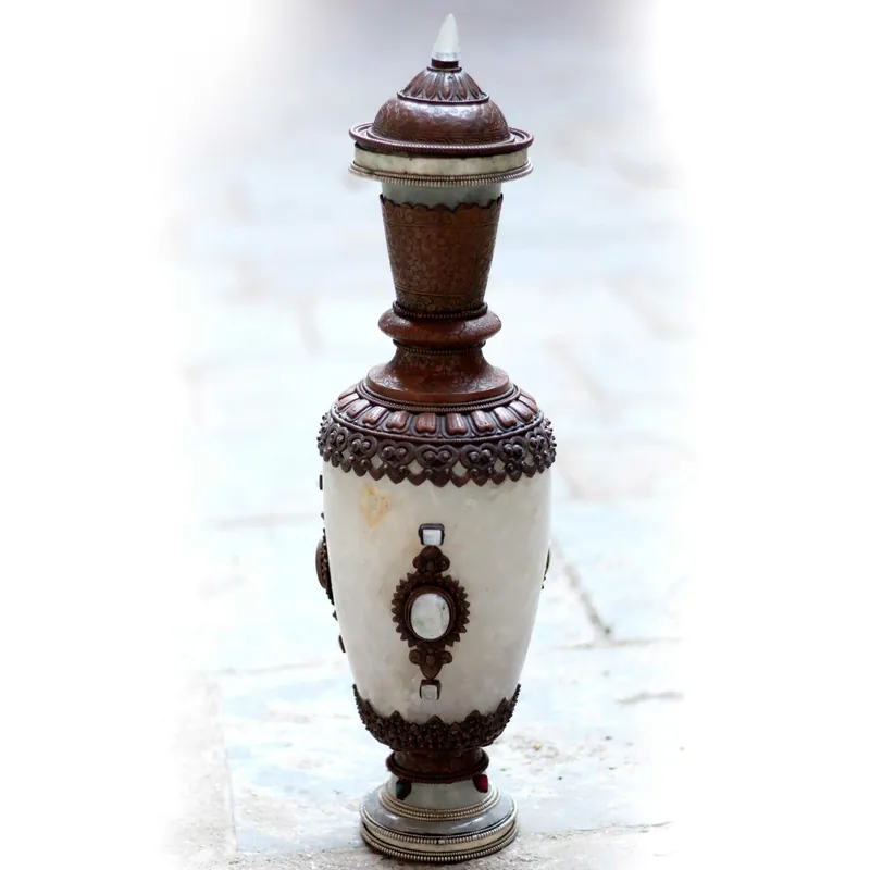 Le vase en cristal de fleurs