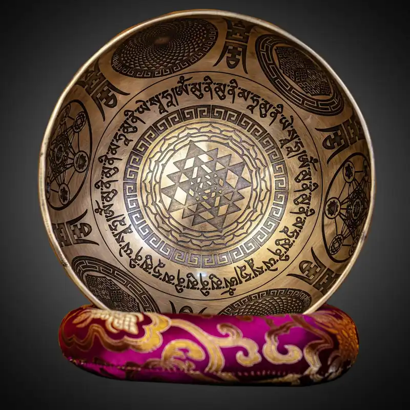 Bol chantant Jambati finement sculpté avec Sri Yantra