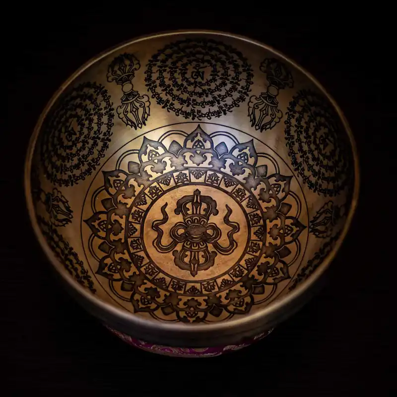 <Bol chantant Jambati avec gravure de Dorje