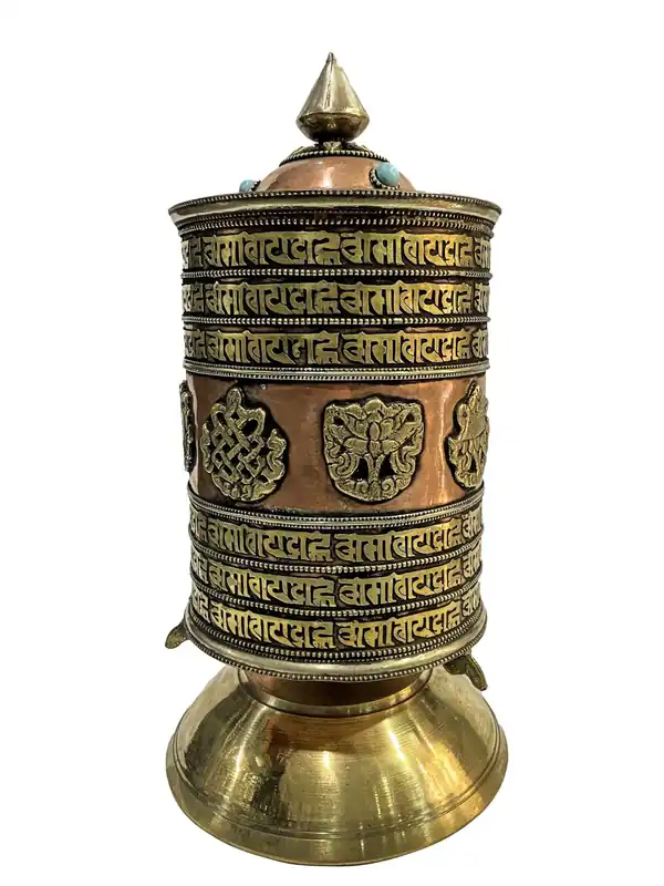 Roue de prière tibétaine avec mantra en relief