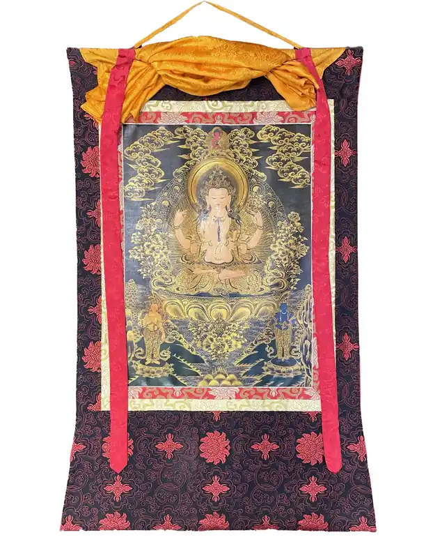 Thangka tibétain d’Avalokiteshvara encadré de soie avec le Bouddha Amitabha