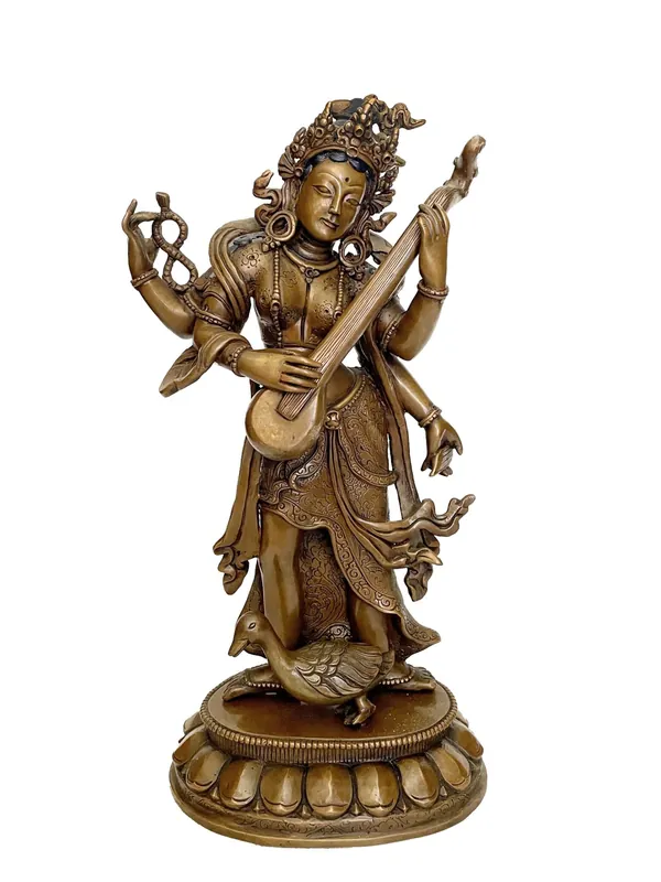 Statue bouddhiste de Saraswati debout