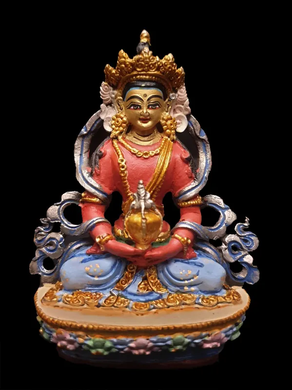 Statue d’Aparimita faite à la main