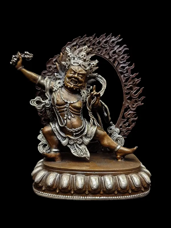 Statue bouddhiste de Vajrapani courroucé
