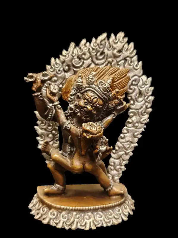 Statue de Vajrapani courroucé