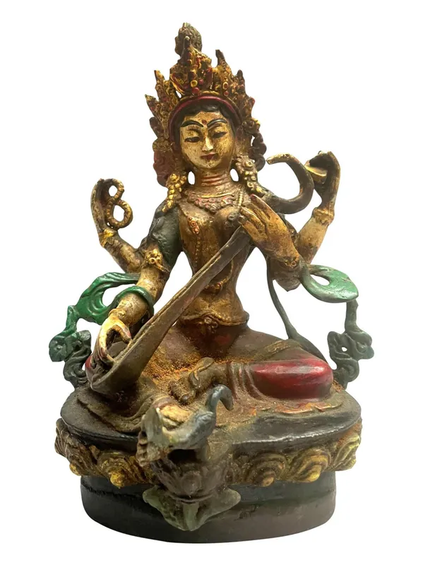 Statue traditionnelle de Saraswati debout