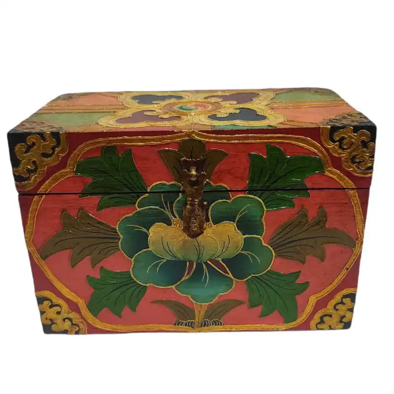 Boîte en bois tibétaine traditionnelle avec lotus