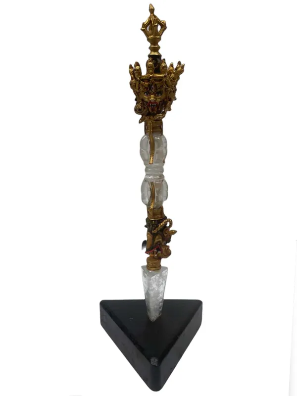 Phurba tibétain avec un corps en cristal