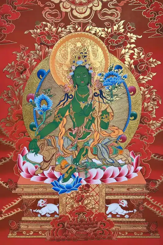 Thangka de la Verte Tara avec un fond rouge