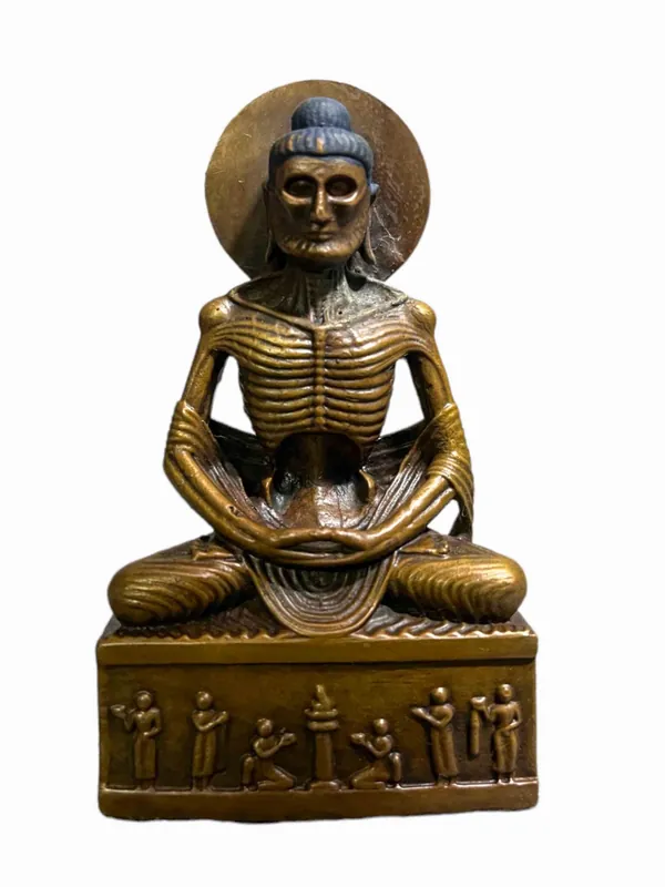 Statue en cuivre du Bouddha jeûnant