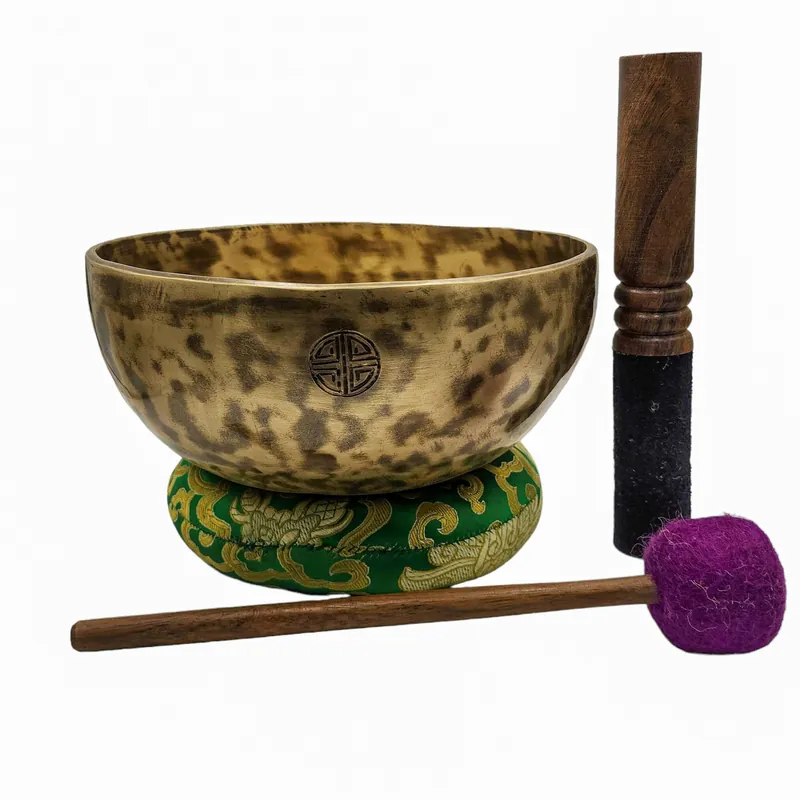 Bol traditionnel en bronze de pleine lune