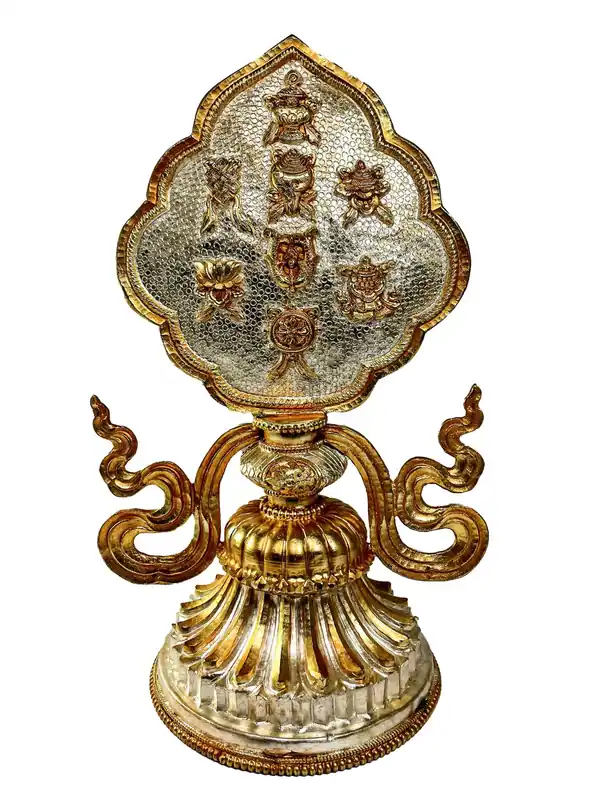 Offrande Ashtamangala en cuivre plaqué or et argent