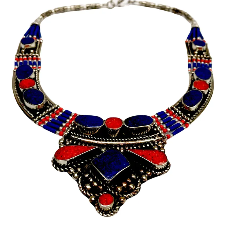 Collier tribal népalais en métal avec pierre