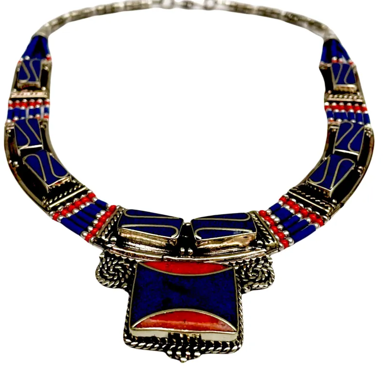 Collier tribal népalais en métal avec inlay de pierre