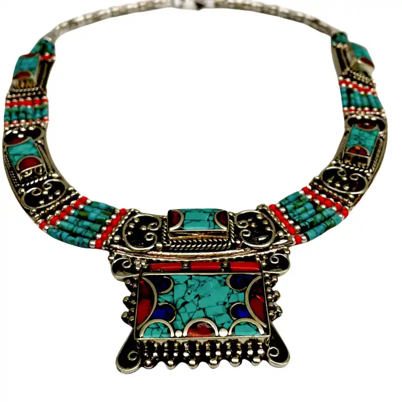 Collier tribal népalais en métal avec pierres