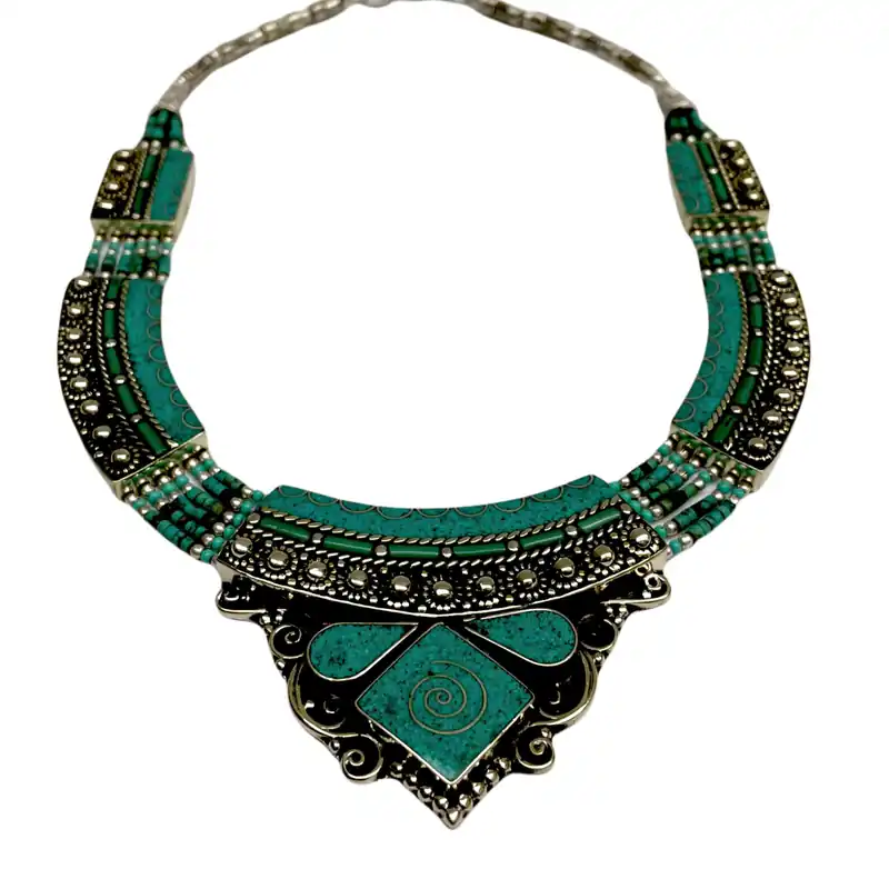 Collier tribal népalais en métal avec insert de pierre
