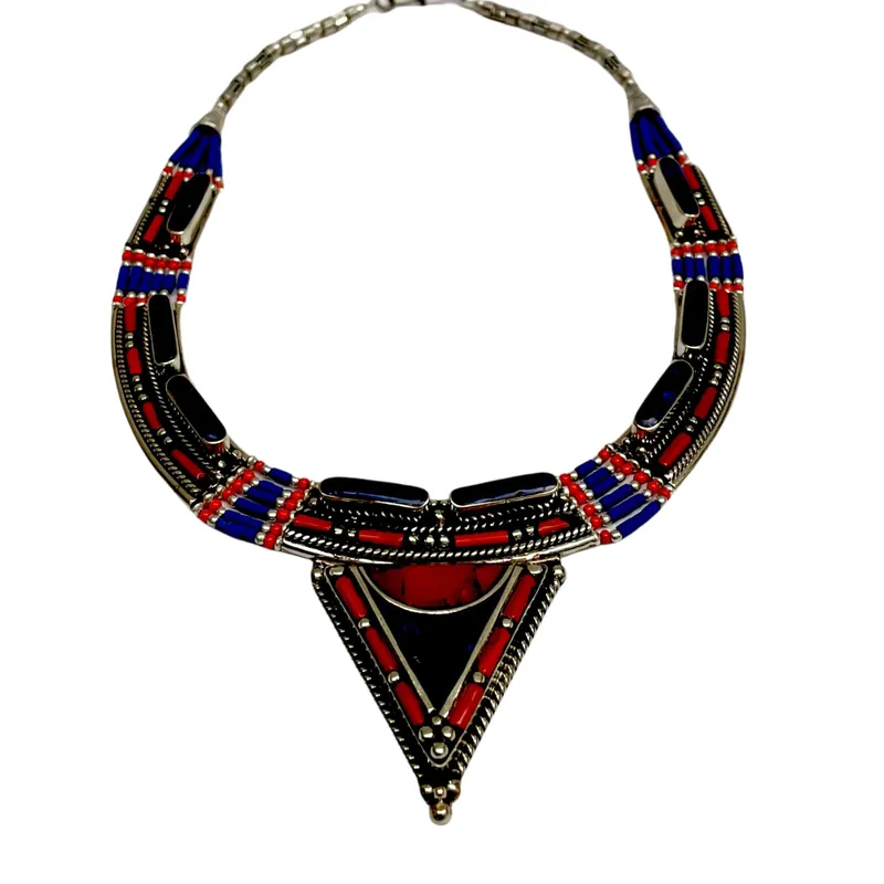 Collier tribal népalais en métal avec incrustation de pierre