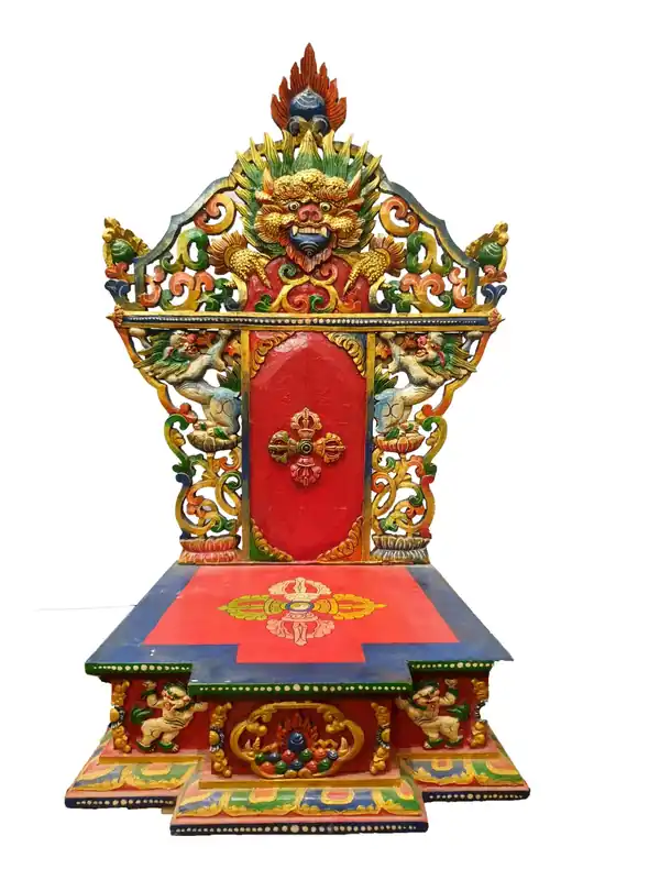 Trône en Bois avec Design Dorje