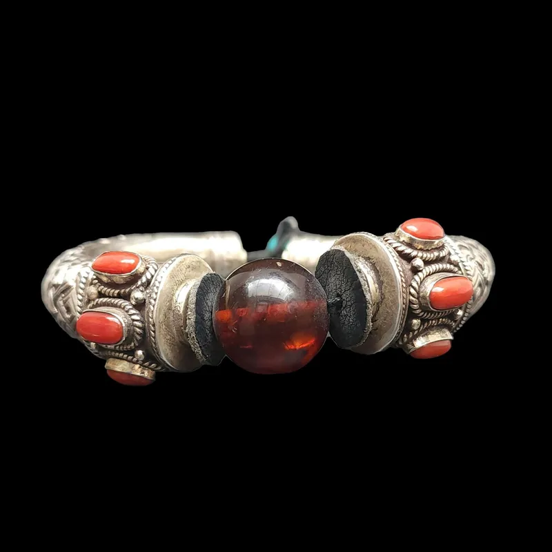 Bracelet en métal argenté avec incrustation de pierre