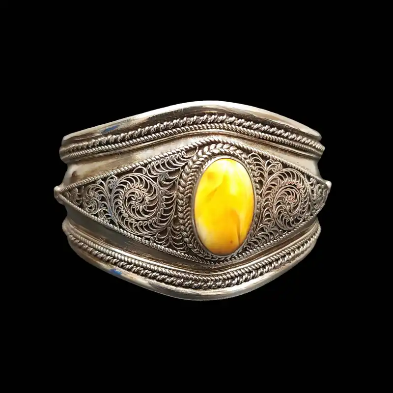 Bracelet en argent avec sertissage de pierre