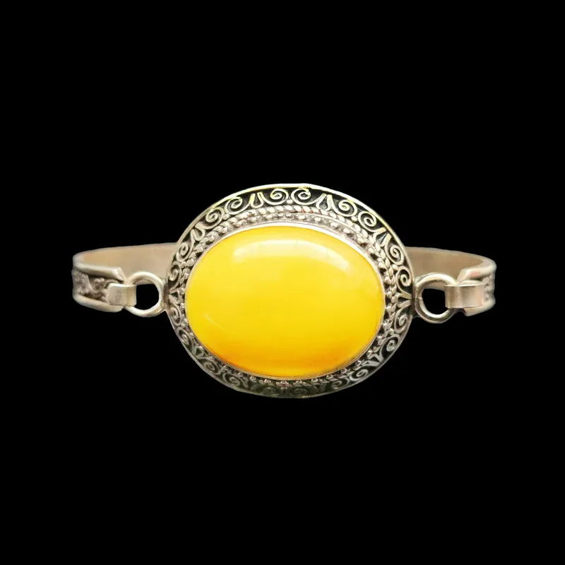 Bracelet en argent avec sertissage en pierre jaune