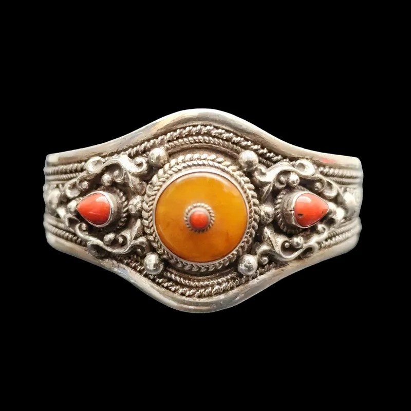 Bracelet en argent avec sertissage de pierre