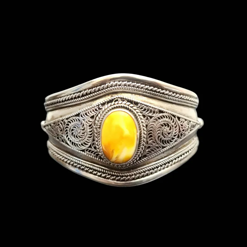 Bracelet en argent avec sertissage de pierre