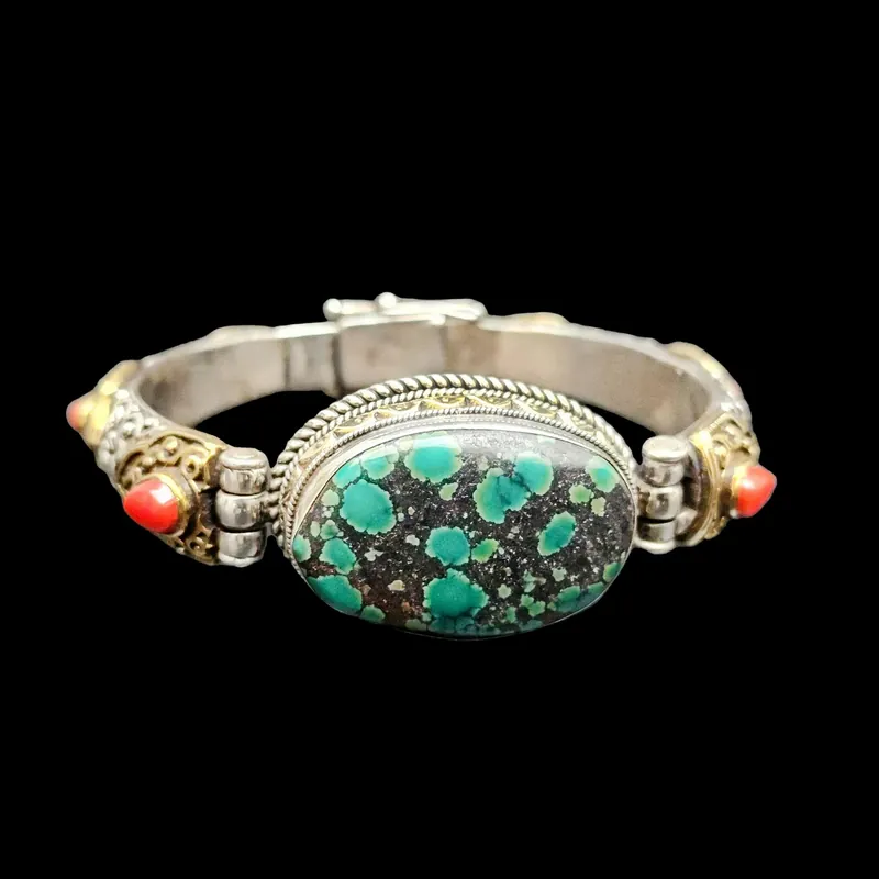 Bracelet en métal argenté avec sertissage de pierre