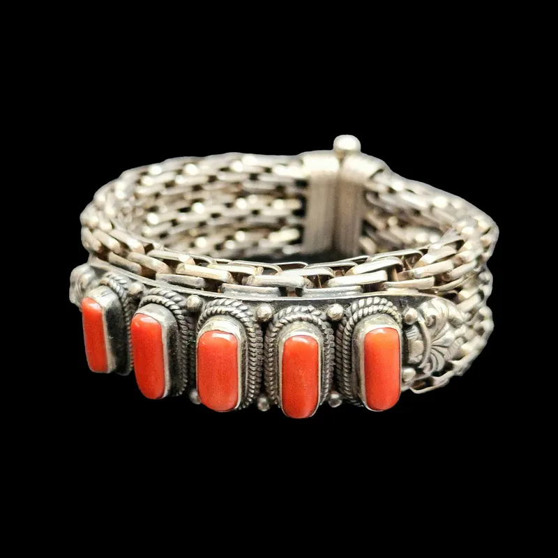 Bracelet en argent avec incrustation de cinq pierres